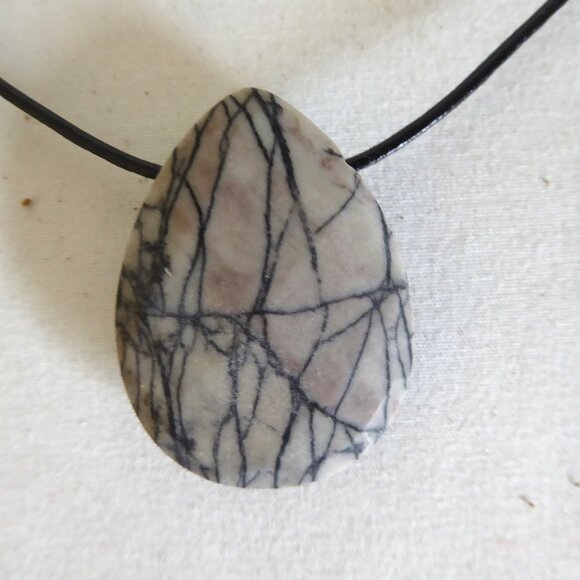 NATURAL BLACK LINE ZEBRA JASPER STONE PENDANT NECKLACE - Picture 4 of 8